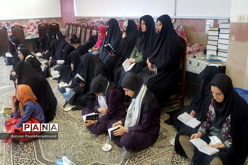 برگزاری دعای ندبه دانش آموزی در دبیرستان فرزانگان حکیم زاده ناحیه یک یزد