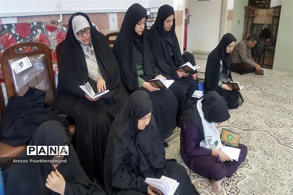 برگزاری دعای ندبه دانش آموزی در دبیرستان فرزانگان حکیم زاده ناحیه یک یزد