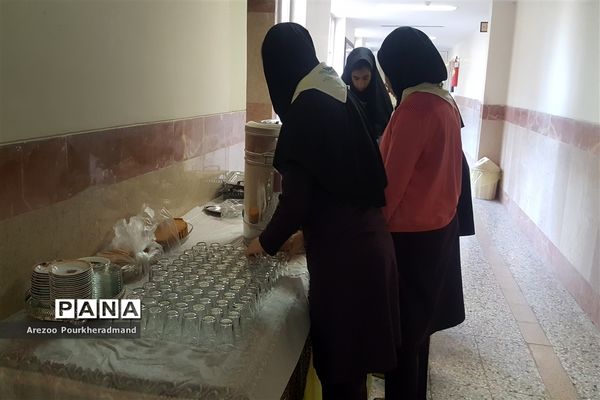 برگزاری دعای ندبه دانش آموزی در دبیرستان فرزانگان حکیم زاده ناحیه یک یزد