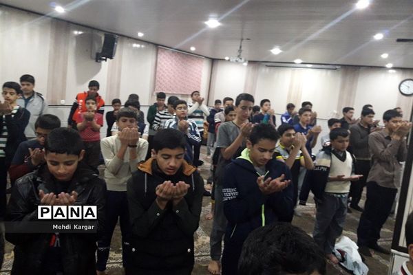 برگزاری اردوی شبی در مدرسه در دبیرستان شهید ذوالفقاری میبد در استان یزد