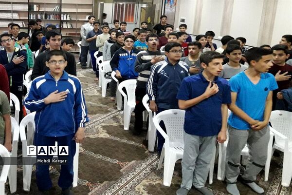 برگزاری اردوی شبی در مدرسه در دبیرستان شهید ذوالفقاری میبد در استان یزد