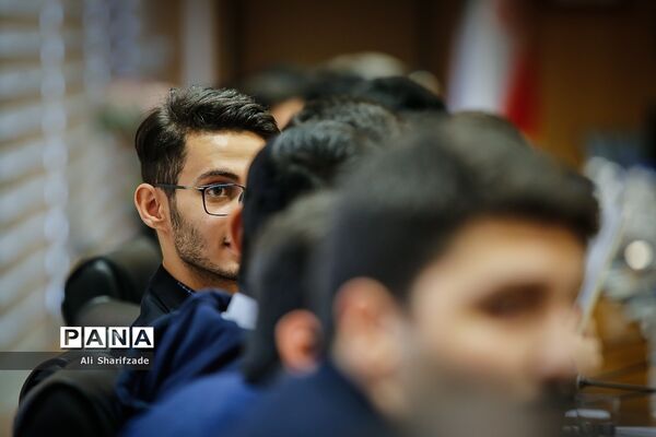 نشست گفت‌وگوی بین نسلی