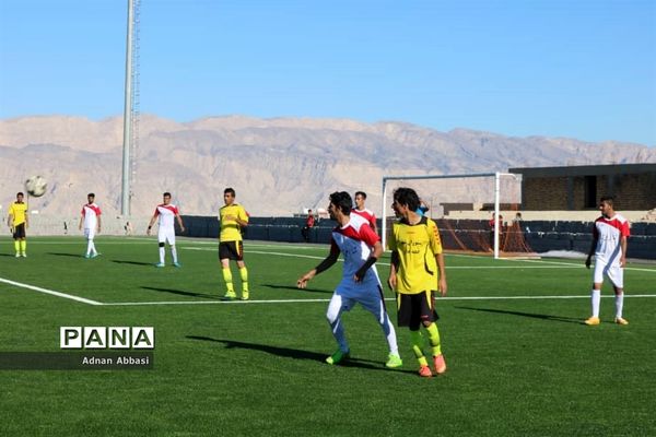 دیدار تیم های ارشاد گله‌دار و  قیر و کارزین