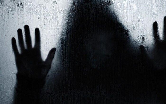 تعرض به زنان در اماکن عمومی حبس و شلاق دارد