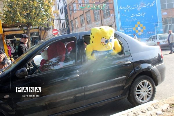 مراسم شادپیمایی کودکان با عروسکها در اسلامشهر