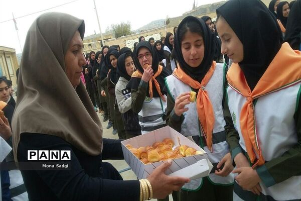جشن میلاد پیامبر (ص) در مدارس شهرستان راز وجرگلان خراسان  شمالی