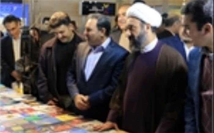 بازدید استاندار لرستان از نمایشگاه کتاب استان