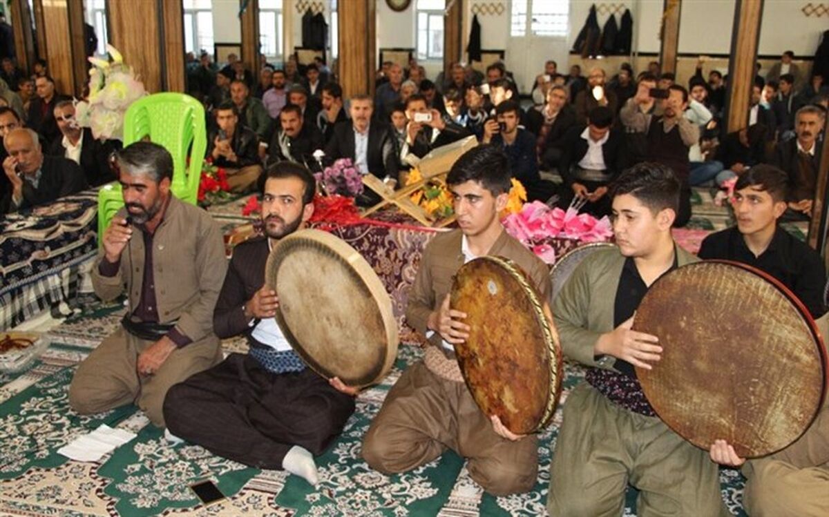 آیین مولودی خوانی همزمان با هفته وحدت در تکاب برگزار شد