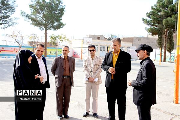 برنامه‌ریزی بیستمین مانور سراسری زلزله و ایمنی در دبیرستان سلمان فارسی شهرستان بیرجند