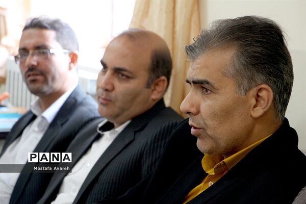 برنامه‌ریزی بیستمین مانور سراسری زلزله و ایمنی در دبیرستان سلمان فارسی شهرستان بیرجند