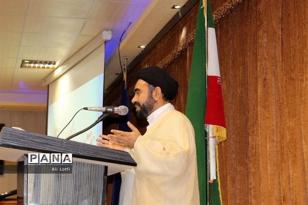 همایش وحدت  اهل سنت و شیعه به میزبانی منطقه دوم نیروی دریایی سپاه بوشهر