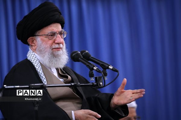 دیدار مسئولان نظام و میهمانان کنفرانس وحدت اسلامى‌ با مقام معظم رهبری