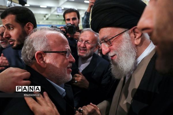 دیدار مسئولان نظام و میهمانان کنفرانس وحدت اسلامى‌ با مقام معظم رهبری