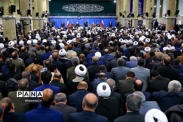 دیدار مسئولان نظام و میهمانان کنفرانس وحدت اسلامى‌ با مقام معظم رهبری