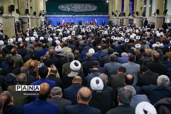 دیدار مسئولان نظام و میهمانان کنفرانس وحدت اسلامى‌ با مقام معظم رهبری