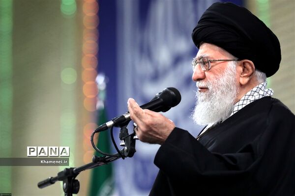 دیدار مسئولان نظام و میهمانان کنفرانس وحدت اسلامى‌ با مقام معظم رهبری