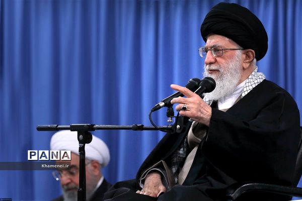 دیدار مسئولان نظام و میهمانان کنفرانس وحدت اسلامى‌ با مقام معظم رهبری