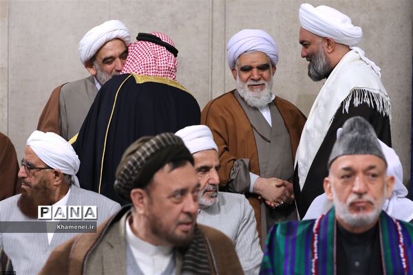 دیدار مسئولان نظام و میهمانان کنفرانس وحدت اسلامى‌ با مقام معظم رهبری