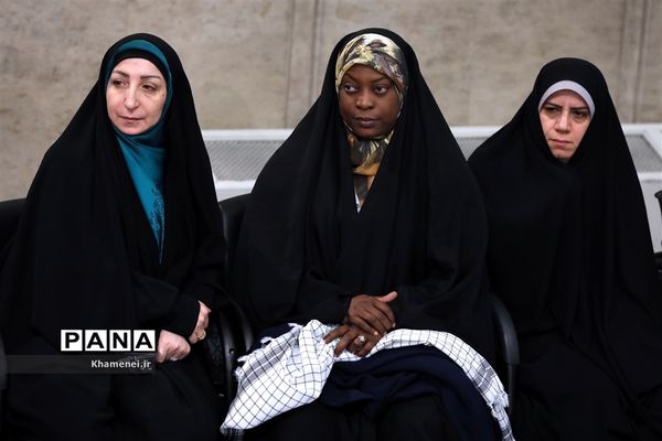 دیدار مسئولان نظام و میهمانان کنفرانس وحدت اسلامى‌ با مقام معظم رهبری