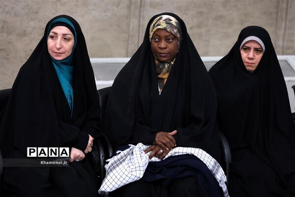 دیدار مسئولان نظام و میهمانان کنفرانس وحدت اسلامى‌ با مقام معظم رهبری