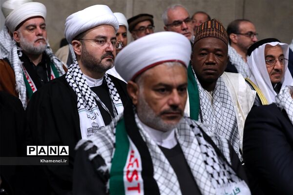 دیدار مسئولان نظام و میهمانان کنفرانس وحدت اسلامى‌ با مقام معظم رهبری