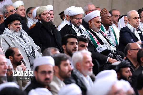 دیدار مسئولان نظام و میهمانان کنفرانس وحدت اسلامى‌ با مقام معظم رهبری