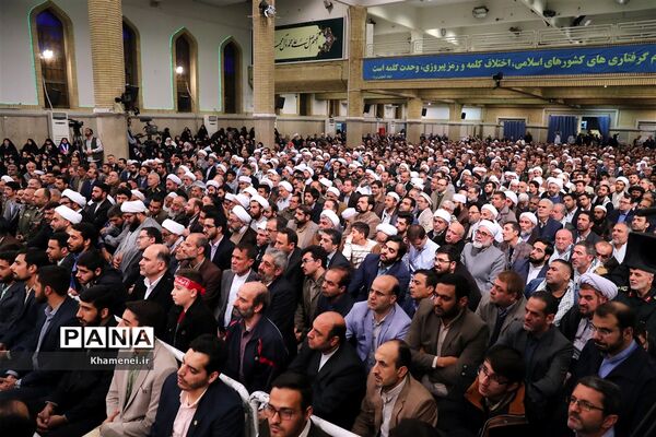 دیدار مسئولان نظام و میهمانان کنفرانس وحدت اسلامى‌ با مقام معظم رهبری