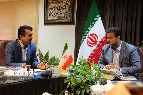 دیدار اعضای سازمان دانش‌آموزی مازندران با استاندار