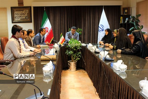 دیدار اعضای سازمان دانش‌آموزی مازندران با استاندار