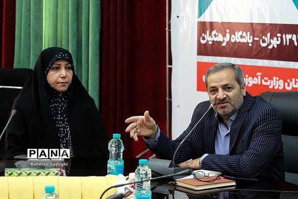 نشست علمی  تخصصی تاثیر فضای مجازی بر دختران دانش‌آموز