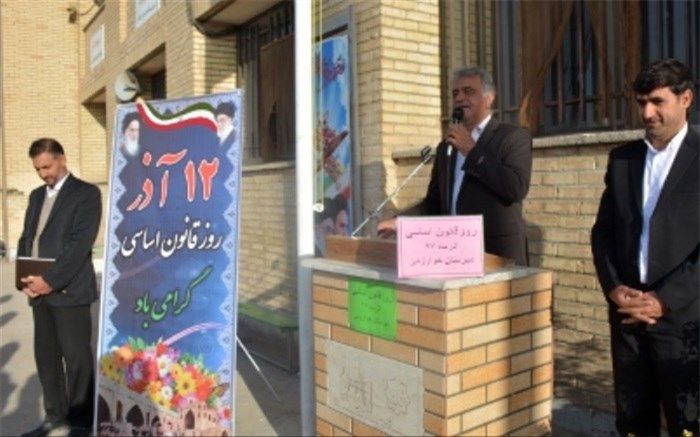 همه ما وظیفه داریم دستوراتی را که در قانون اساسی آمده است اطاعت کنیم