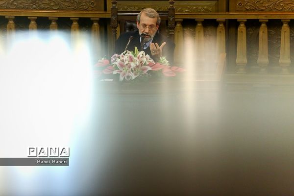 نشست خبری رئیس مجلس شورای اسلامی