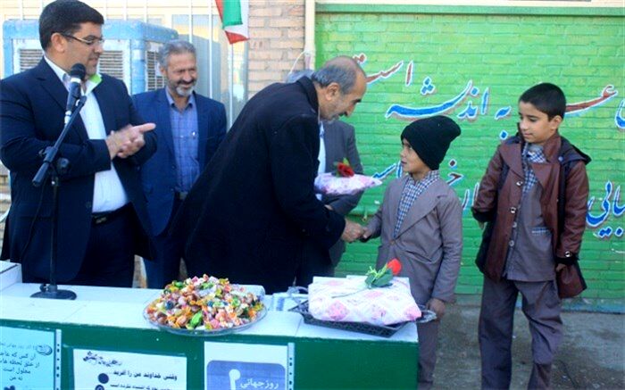تجلیل از دانش آموزان معلول بافق