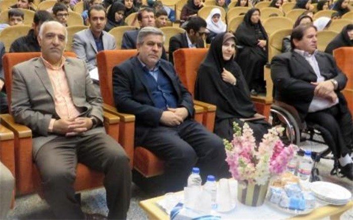 آموزش و پرورش استثنایی دو هدف تشخیص و پیشگیری و توان بخشی و آموزش را دنبال می کند