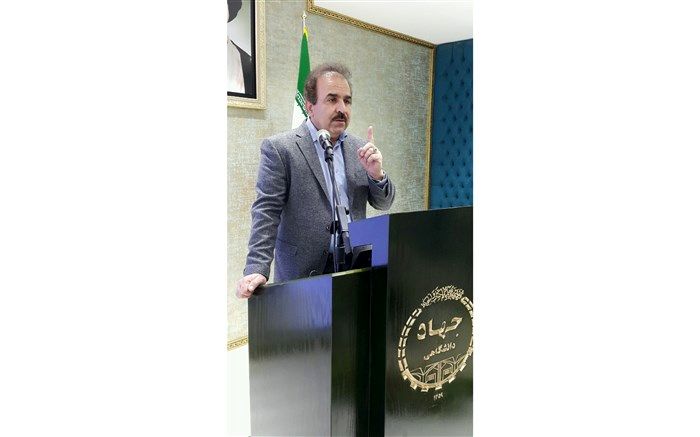 حضور اجباری مدیران و معاونان در کلاس درس با کیفیت بخشی تناقض دارد