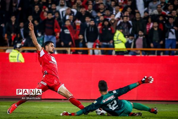 دیدار تیم های پرسپولیس و ذوب آهن