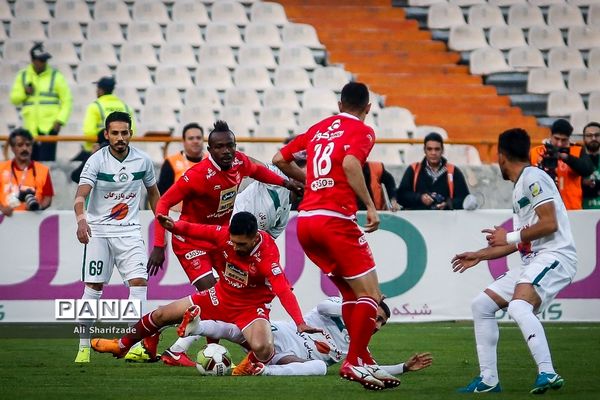 دیدار تیم های پرسپولیس و ذوب آهن