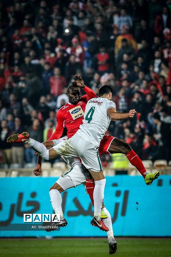 دیدار تیم های پرسپولیس و ذوب آهن