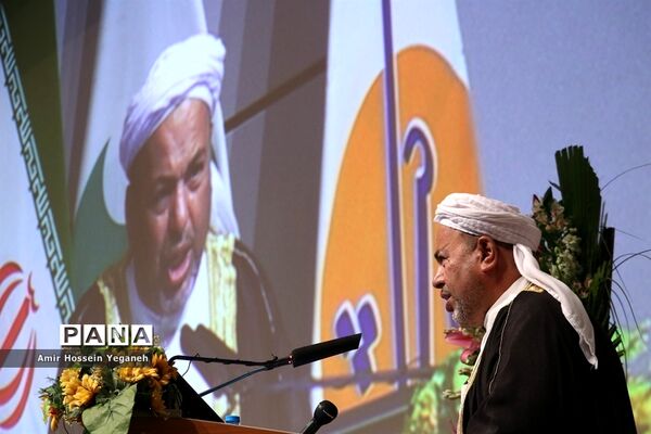 آیین تکریم  انصاری لاری و معارفه مظفری مدیر‌عامل جدید سازمان منطقه آزاد کیش