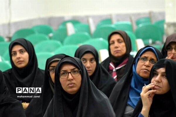 اولین دوه مربیان پیشتاز در جزیره قشم