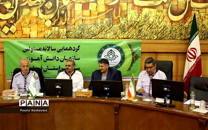 تربیت اجتماعی و فردی باید در کنار هم صورت گیرد