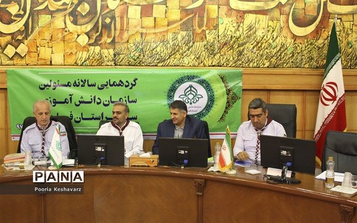 تربیت اجتماعی و فردی باید در کنار هم صورت گیرد