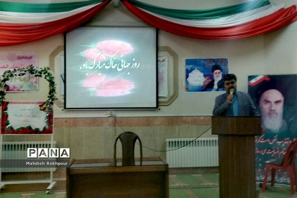 برگزاری جشن روزجهانی خاک در دبیرستان دخترانه فخرالزمان قریب