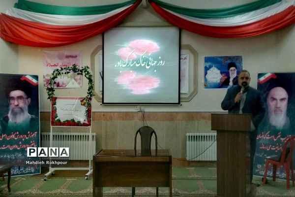 برگزاری جشن روزجهانی خاک در دبیرستان دخترانه فخرالزمان قریب