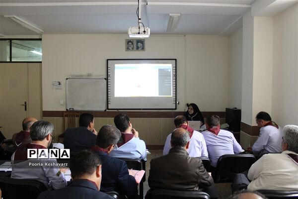 کارگاه‌های آموزشی برای مسئولان سازمان دانش آموزی استان فارس