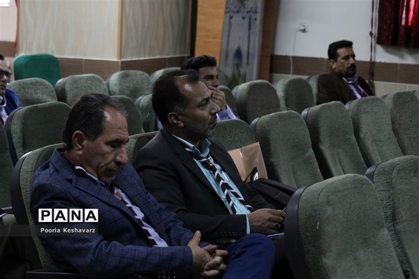 کارگاه‌های آموزشی برای مسئولان سازمان دانش آموزی استان فارس