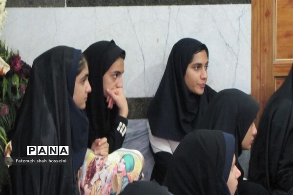 اعزام دانش آموزان دختر شهرستان فیروزکوه به مناطق عملیاتی جنوب کشور
