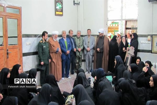 اعزام دانش آموزان دختر شهرستان فیروزکوه به مناطق عملیاتی جنوب کشور