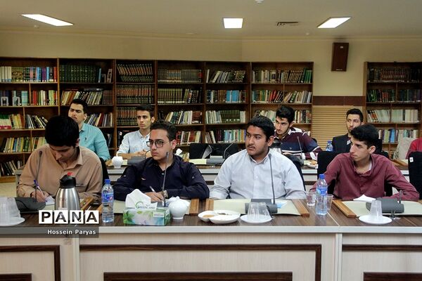دیدار معاون حقوقی و امور مجلس آموزش و پرورش با اعضای اتحادیه انجمن‌های اسلامی