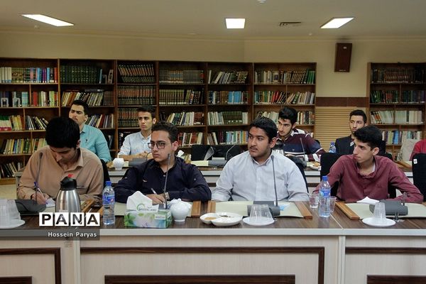 دیدار معاون حقوقی و امور مجلس آموزش و پرورش با اعضای اتحادیه انجمن‌های اسلامی